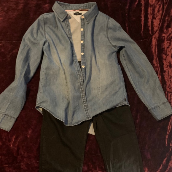 Brooke’s closet - Picture 1 of 4